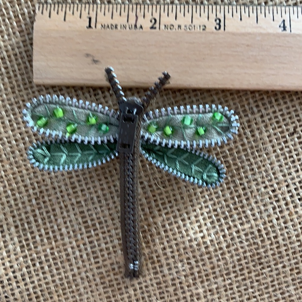 Brown Dragonfly Zipper Pin - Picture 3 of 5